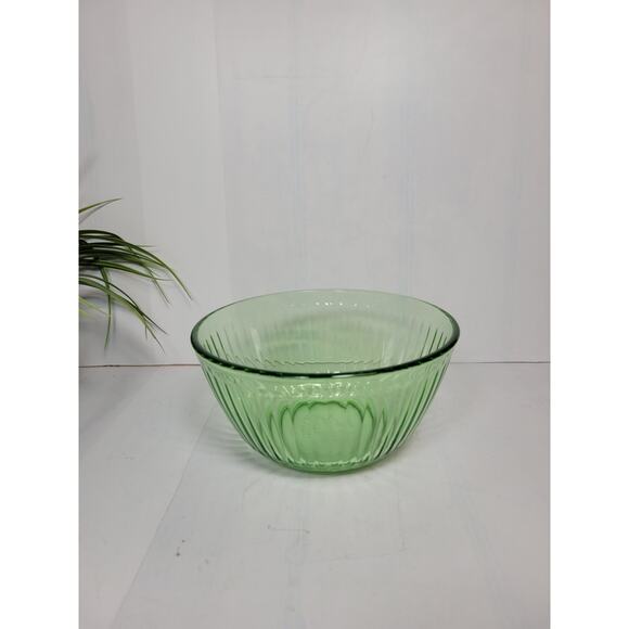 Vintage Pyrex Ribbed Bowl Glass Green 6 Cup 7402-S - Picture 1 of 4
